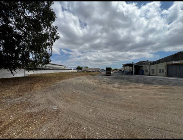 545M² WAREHOUSE TO LET IN PAROW INDUSTRIAL